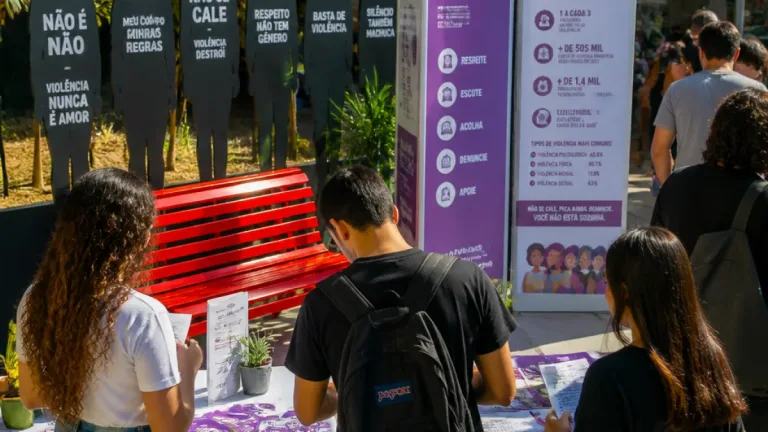 Exposição sobre violência contra a mulher chega ao IFCE em Fortaleza durante a Semana Justiça pela Paz
