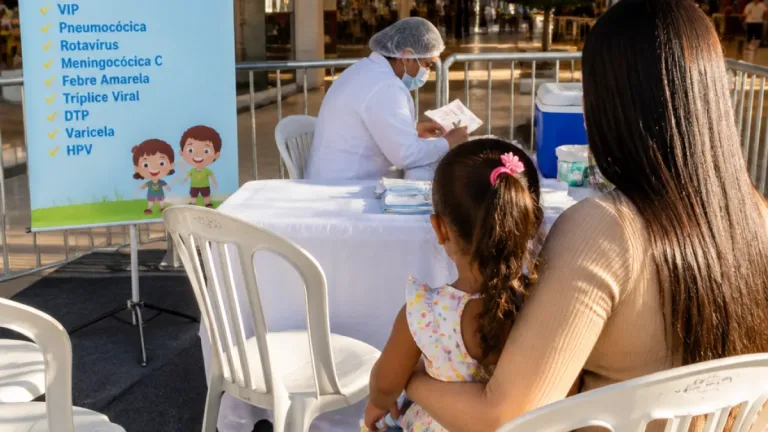 Feira de Santana realiza Dia D de Multivacinação com postos e ação no shopping