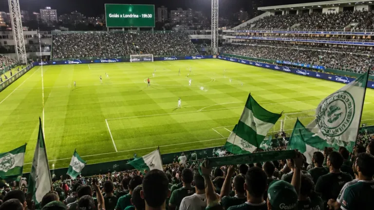 Goiás recebe Londrina na Serrinha em confronto-chave da 21ª rodada da Série B