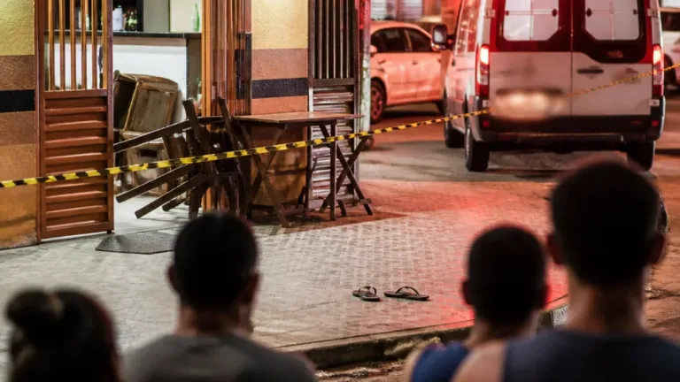Homem é baleado após discussão em bar no bairro Brisamar, em Vila Velha