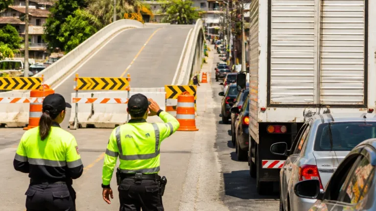 Interdição na BR-259 por falha estrutural provoca colapso de tráfego em João Neiva e Linhares