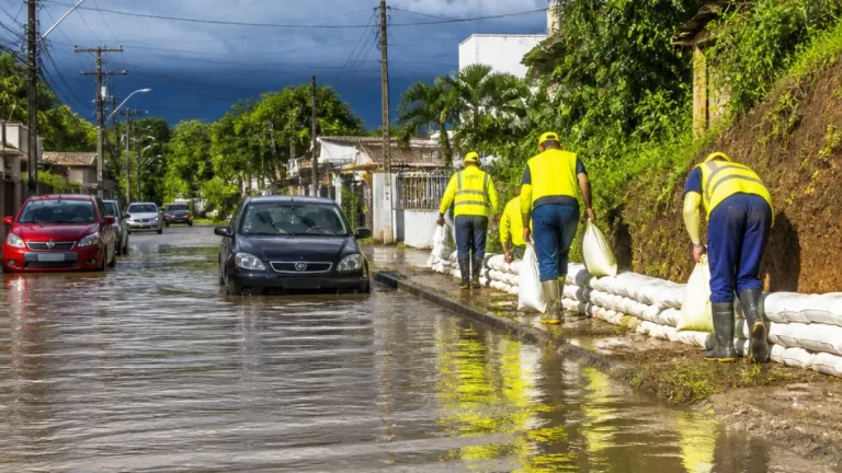Joinville eleva alerta para risco de deslizamentos e alagamentos após chuvas