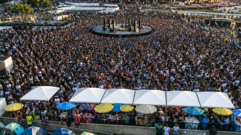Luan Santana reúne mais de 40 mil na Arena Nicnet, em Ribeirão Preto