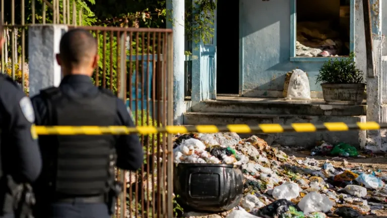 Mãe é presa em São Gonçalo suspeita de manter filha adolescente em cárcere e violência