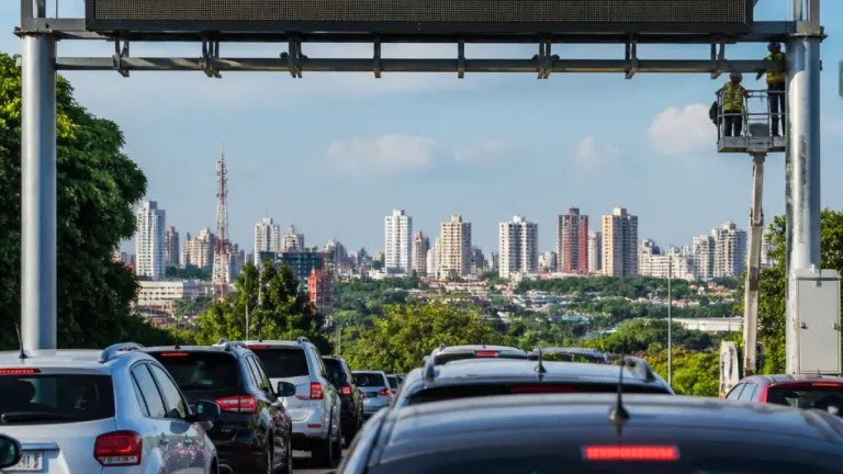 Manaus instala primeiro painel eletrônico para informar motoristas em tempo real