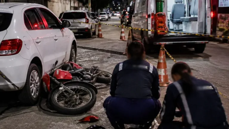Motociclista fica ferido após perder controle ao fazer 'grau' em rua de Rio Branco