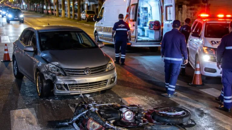 Motociclista fica ferido em colisão na região da Estação Férrea, em Caxias do Sul