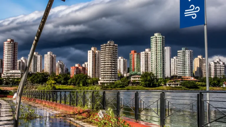 Paraná entra em alerta para tempestades e mantém onda de calor; risco de granizo e ventos fortes