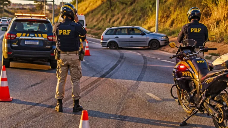 Perseguição da PRF no Anel Rodoviário de Belo Horizonte termina com veículo interceptado