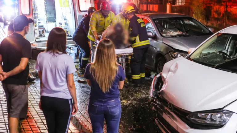 Presidente da Câmara de Joinville sofre acidente na Rua Dona Francisca; passageiros não se feriram