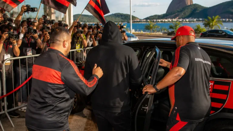 Rio de Janeiro: Flamengo oficializa acerto com Anthony Valencia e reforça o ataque
