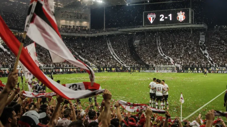 São Paulo vence Corinthians na Neo Química e fica a um empate do título brasileiro feminino
