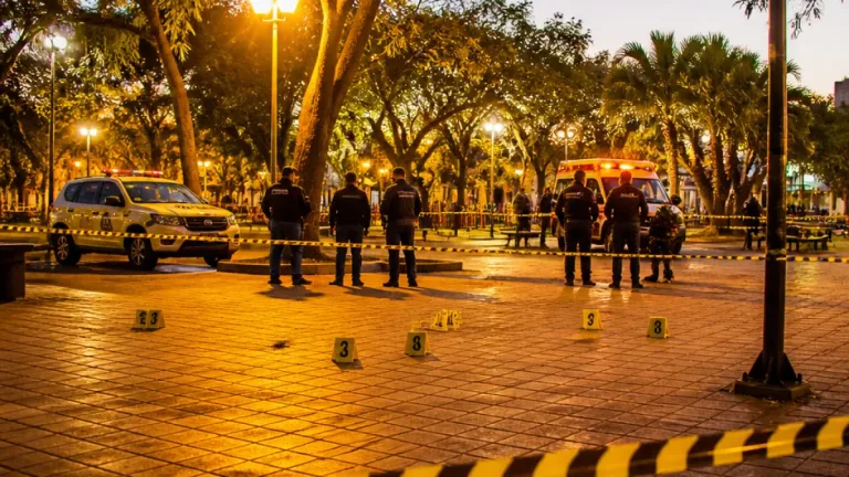 Tiroteio na zona norte deixa um morto e um ferido em Porto Alegre; investigação segue