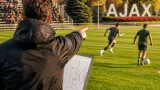 Ajax left‑wing debate: why coach Míchel prefers discipline over flair