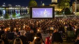 Kingston gathers to watch The Tragically Hip's final concert as city marks the band's legacy