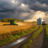 Early harvest begins in Saskatchewan as variable rains preserve topsoil moisture
