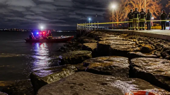 Woman dies after being swept into Lake Ontario at Mississauga's Jack Darling Park