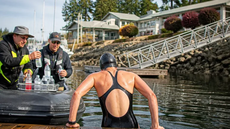 Nanaimo-area swimmer sets record crossing Strait of Georgia to Nanoose