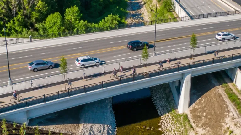 New four‑lane crossing over Highway 404 links Markham with Richmond Hill