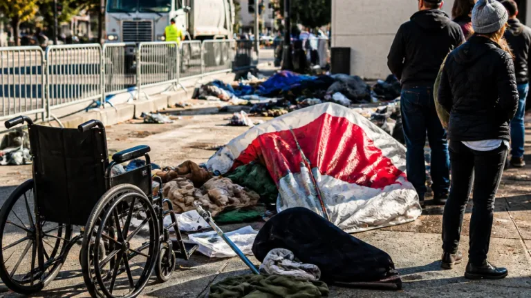 Quebec City residents alarmed after rats swarm unhoused person in Saint‑Roch