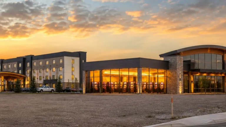 SIGA keeps exclusive online gaming rights in Saskatchewan; Flying Dust to host pilot gaming centre