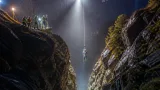 Air Zermatt fliegt Retter in 50-Meter-Schlucht – drei Personen unverletzt geborgen