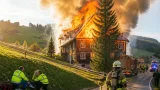 Appenzellerhöckli in Schwellbrunn brennt: Haus unbewohnbar, drei Personen in Spital