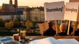 Basel-Stadt rechnet mit Überschuss von 230 Millionen Franken – Steuerdiskussion entflammt