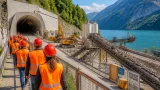 Grosser Andrang beim Tag der offenen Baustelle an der Neuen Axenstrasse in Sisikon