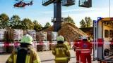 Schwerverletzter nach Unfall mit Transportkran in Steinhausen – Rega fliegt Opfer ausserkantonal ins Spital