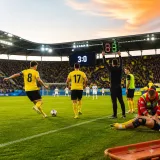 Freiburg und Augsburg starten mit deutlichen Siegen – Schweizer Akteure im Blick