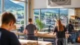 «Startklar» erleichtert Übergang in die Lehre im Kanton Schwyz