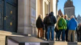 SVP übergibt 21'800 Unterschriften gegen Moschee-Projekt an Fürstenlandstrasse