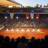 Sieben Kandidaten debattieren in Paris über Sparpläne, Löhne und Migration