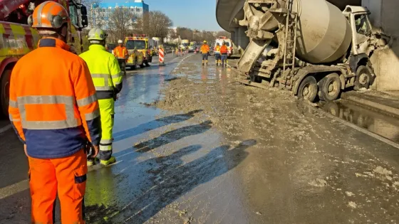 Betonmischer prallt bei Muttenz in Brückenpfeiler – Autobahnauffahrt gesperrt, grosse Behinderungen