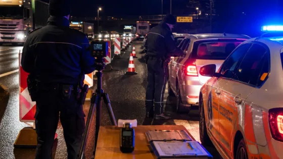 Grosser Verkehrseinsatz auf A3: Kantonspolizei Glarus verzeigt mehrere Lenker und entnimmt Fahrausweise