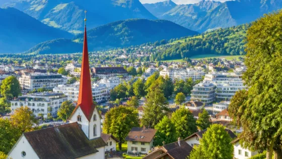 Jugendlicher rennt in Kriens vor Polizei weg und wird bei Strassenquerung leicht verletzt