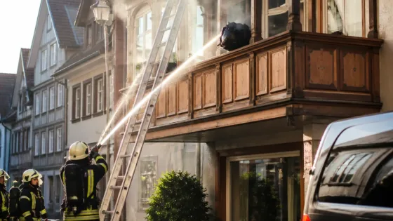 Kleiner Balkonbrand in Appenzell: Feuerwehr löscht Feuer rasch, Sachschaden gering