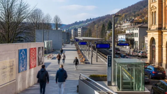 Liestal: Stadtrat fordert von SBB Lifte, bessere Anzeigen und Gestaltung am neuen Bahnhof