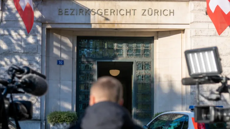 Beschuldigter Entwickler bestreitet Beteiligung an Ransomware-Angriffen vor Bezirksgericht Zürich