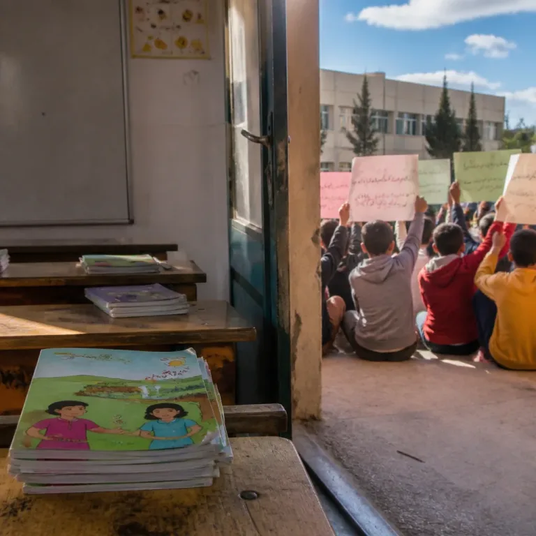 Schülerinnen und Schüler in Nordostsyrien boykottieren Unterricht gegen Kürzung des Kurdischen