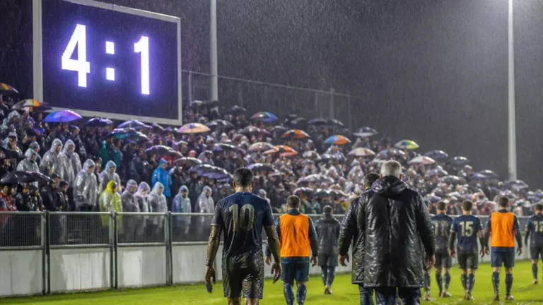 Cham setzt sich in Regenschlacht klar durch – ASV siegt 4:1 gegen Viktoria Aschaffenburg