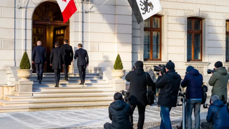Chur: Kanadischer Botschafter Jean‑Paul Lemieux trifft Bündner Regierung im Grauen Haus