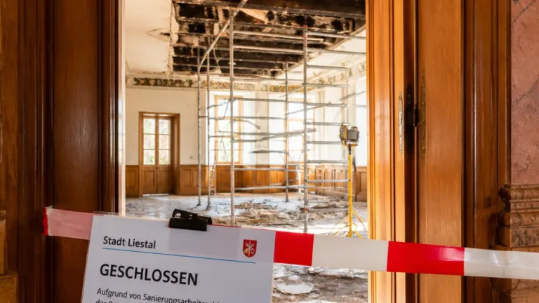 Decke im Regierungszimmer von Liestal eingestürzt – Landratssaal bis nach den Herbstferien gesperrt