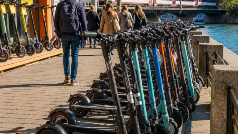 E-Trottinetts erobern das Mittelland: Verkauf boomt, Preise sinken deutlich