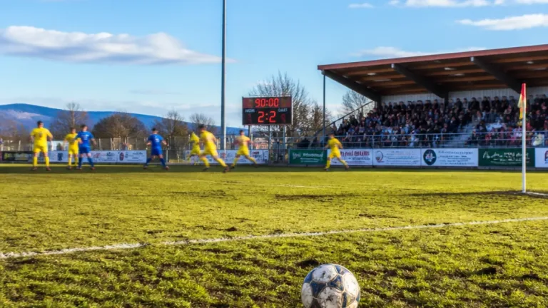 FC Freienbach remisiert 2:2 gegen FC Baden – kampfbetontes Unentschieden auf Chrummen