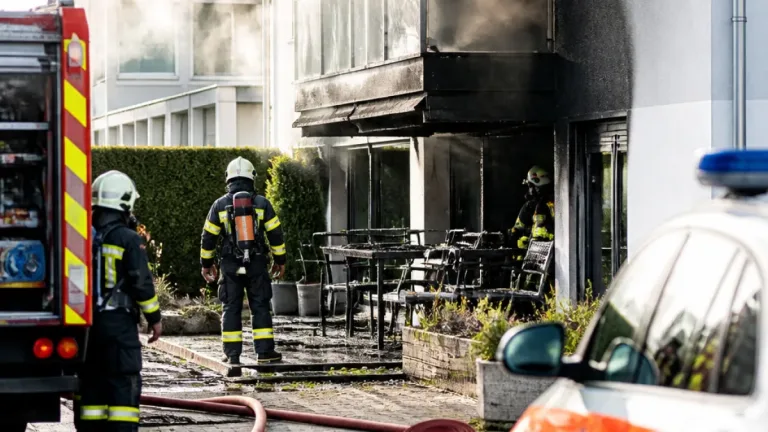 Gossau: Brand auf Gartensitzplatz verursacht hohen Sachschaden an Mehrfamilienhaus