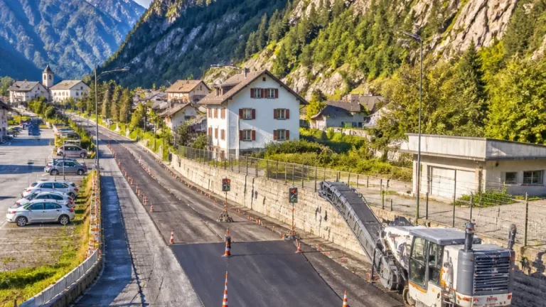 Gotthardstrasse Wassen: Belagsersatz auf 475 Metern sorgt für einspurige Verkehrsführung