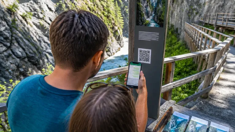 Graubünden Ferien testet WhatsApp-Rätsel «Viamala Mountain Mystery» in der Schlucht