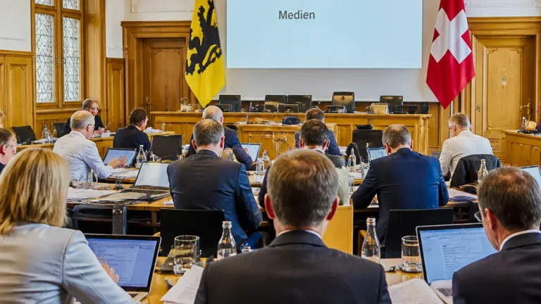 Kantonsrat berät neues Lohnmodell für Spitalangestellte und Justizreform